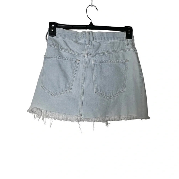 1775. FOREVER 21 LIGHT WASH DENIM JEAN SKIRT SIZE 24 FACTORY FRAYED‎ BOTTOM HEM - Picture 5 of 7